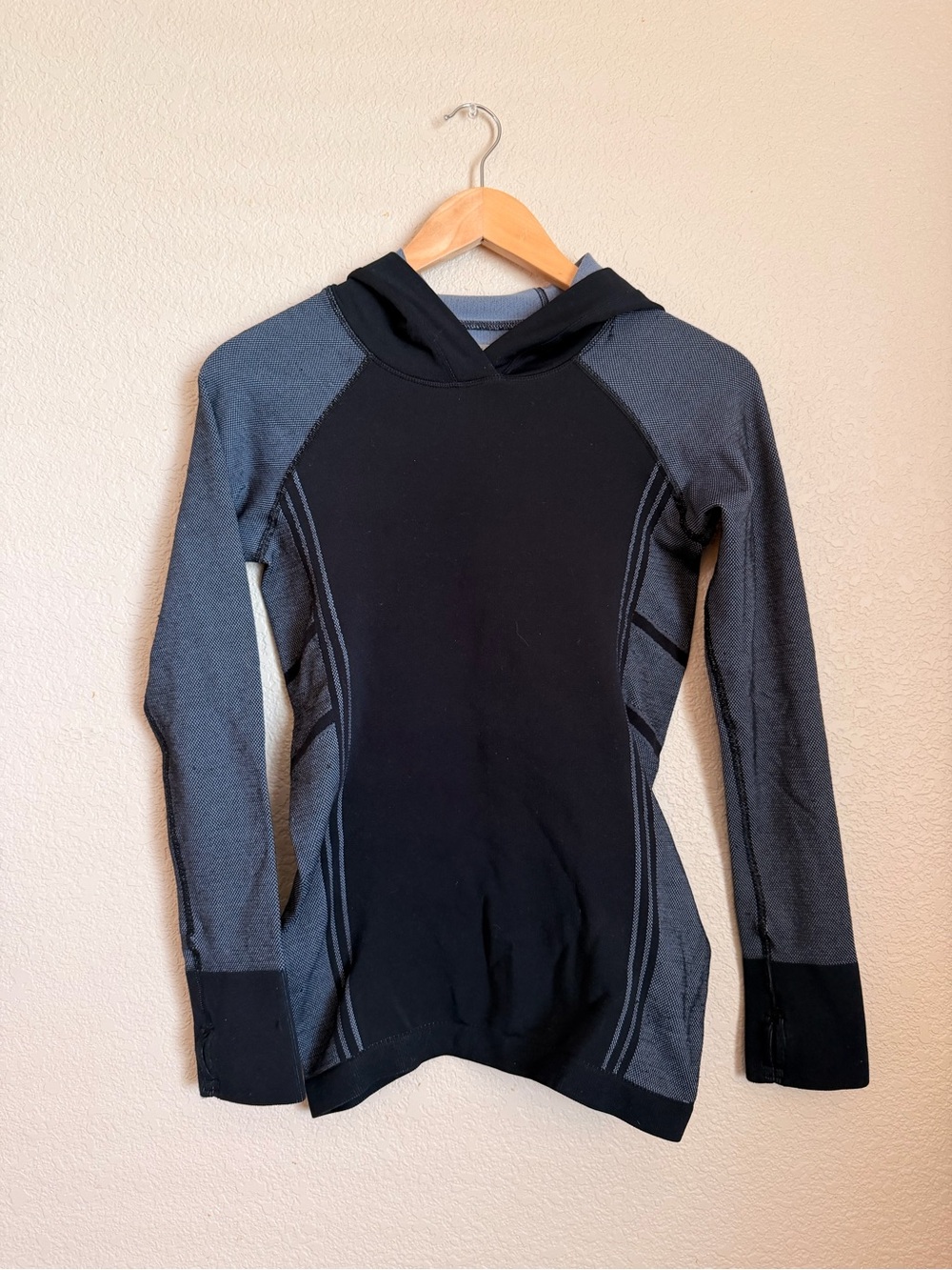 Athleta Neothermal Hooded Long SleeveBlack and Gray Seamless Athletic Top